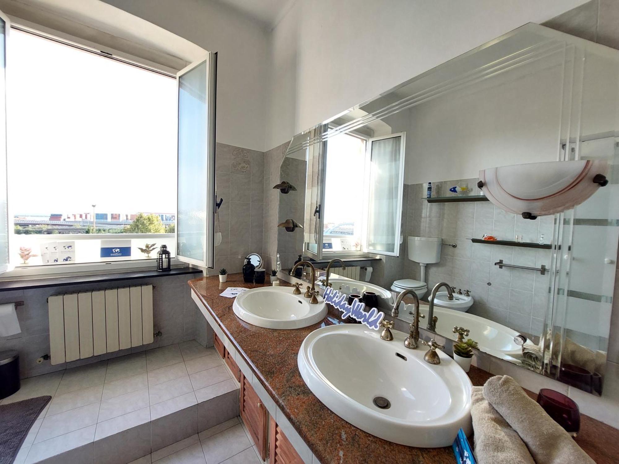 Casa Vittoria By Holiday World Генуя Экстерьер фото